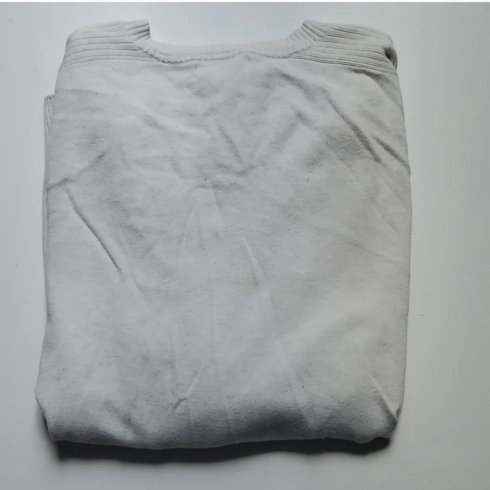 Banana Republic Cream Light Weight V Kneck Sweater-L